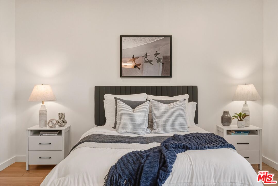 1759 N Gower St Unit: 402