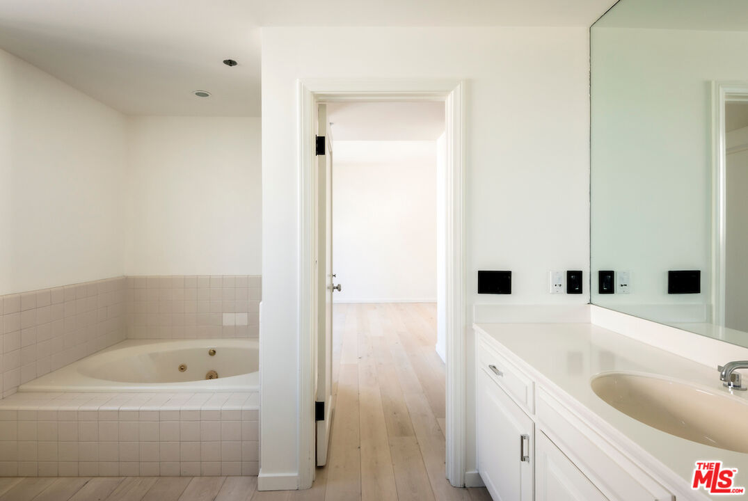 10550 WILSHIRE BLVD Unit: 904