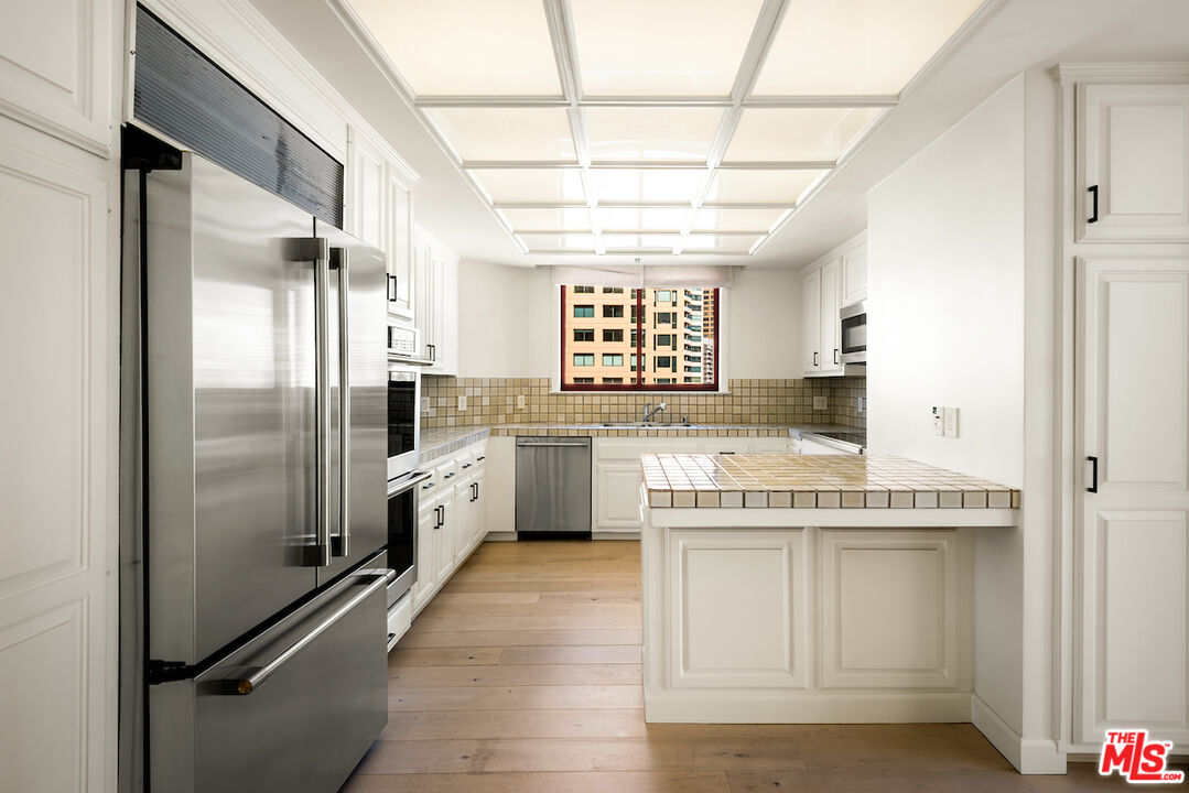 10550 WILSHIRE BLVD Unit: 904