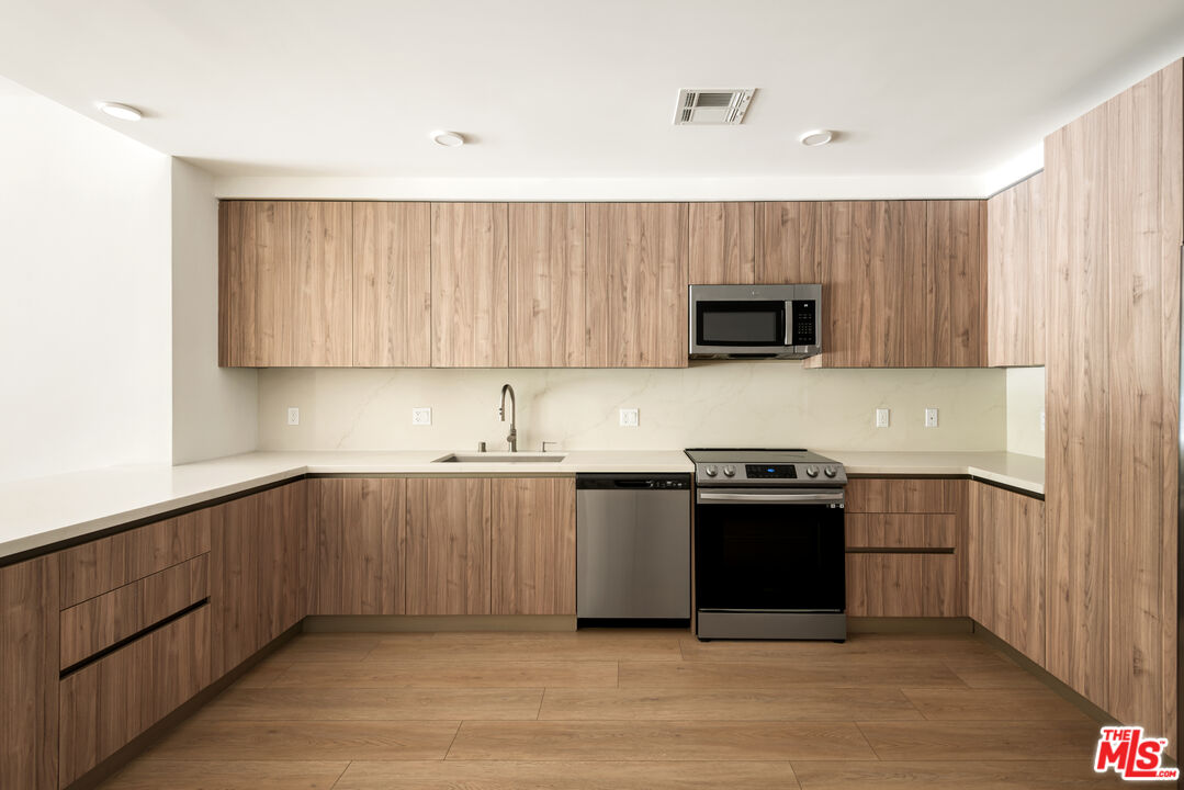 3651 Regal Pl Unit: 402