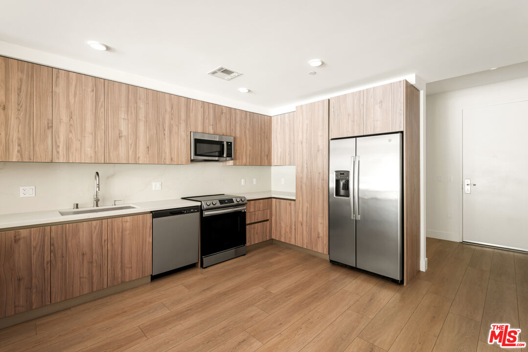 3651 Regal Pl Unit: 402