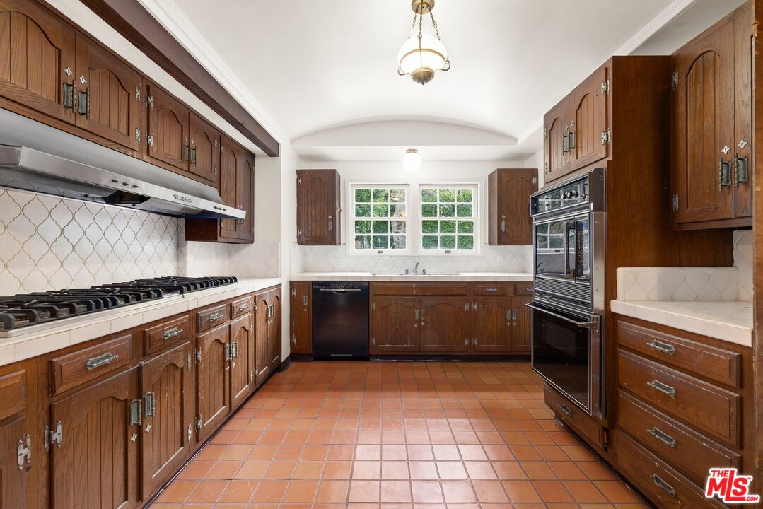 1150 Stone Canyon Rd