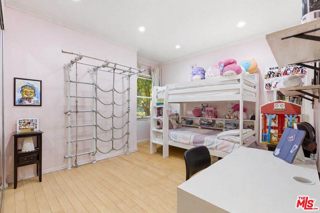 4401 Moorpark Way Unit: 109