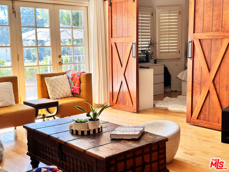 4401 Moorpark Way Unit: 109