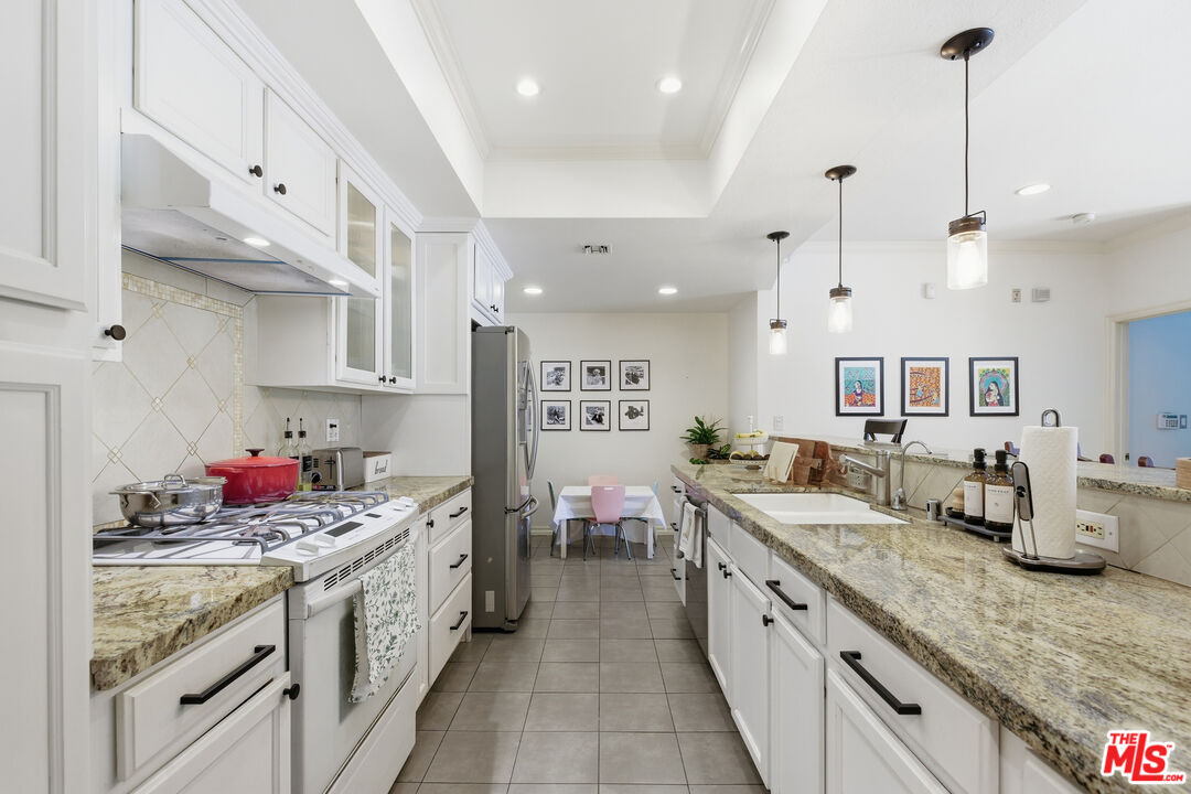 4401 Moorpark Way Unit: 109