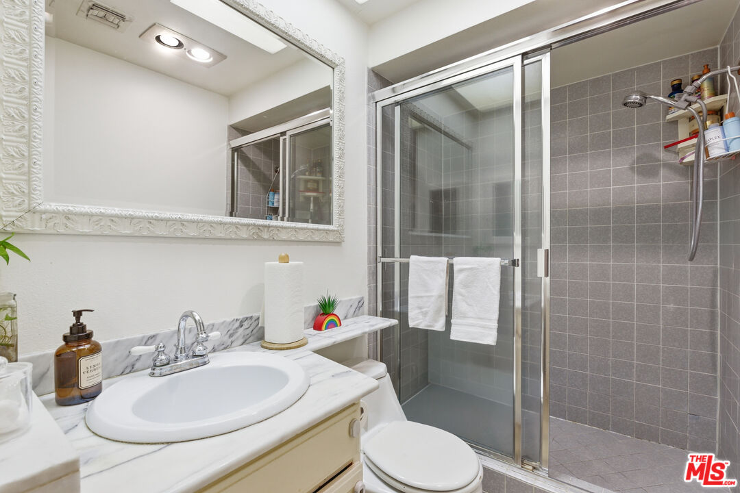 4401 Moorpark Way Unit: 109