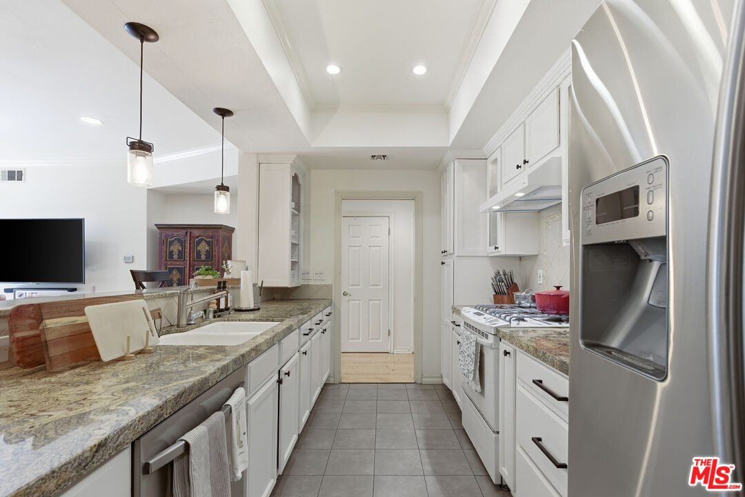 4401 Moorpark Way Unit: 109