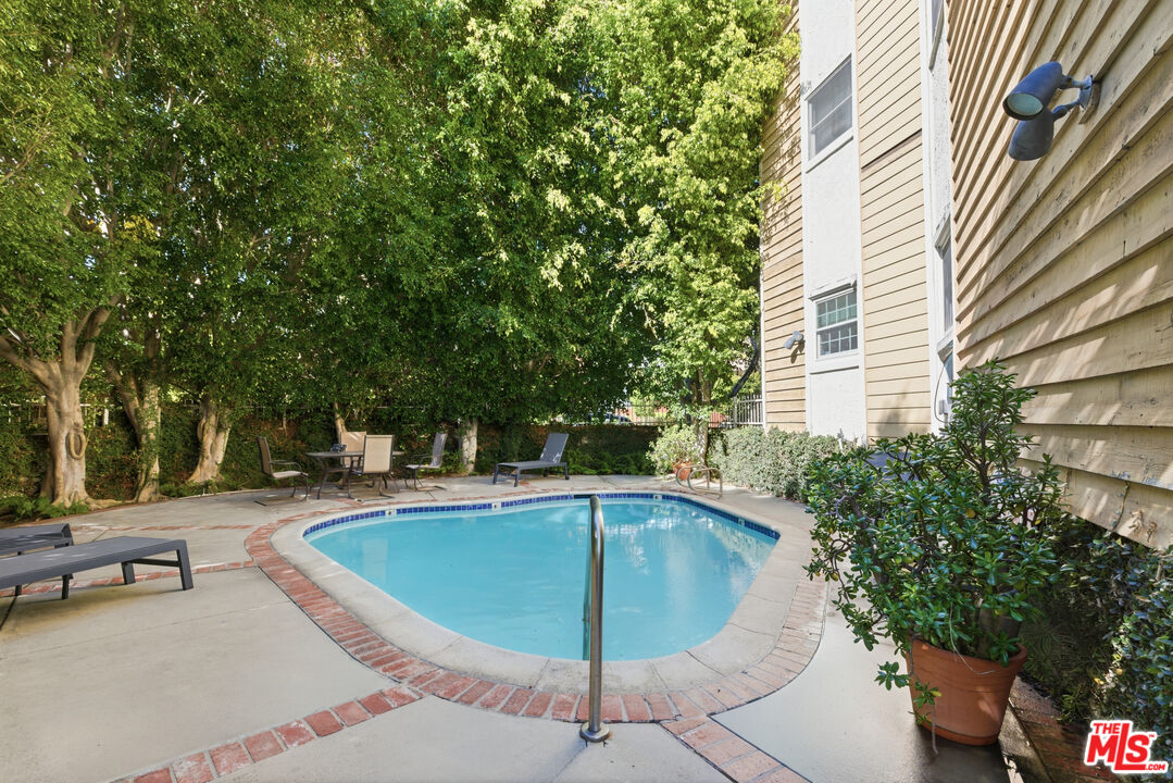 4401 Moorpark Way Unit: 109