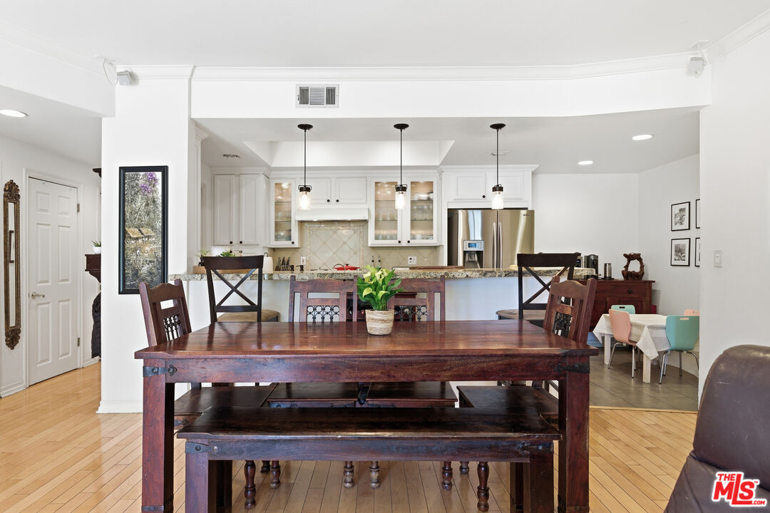 4401 Moorpark Way Unit: 109