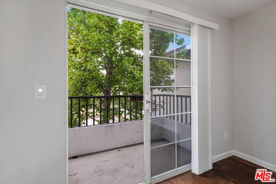 10627 MOORPARK ST Unit: 9