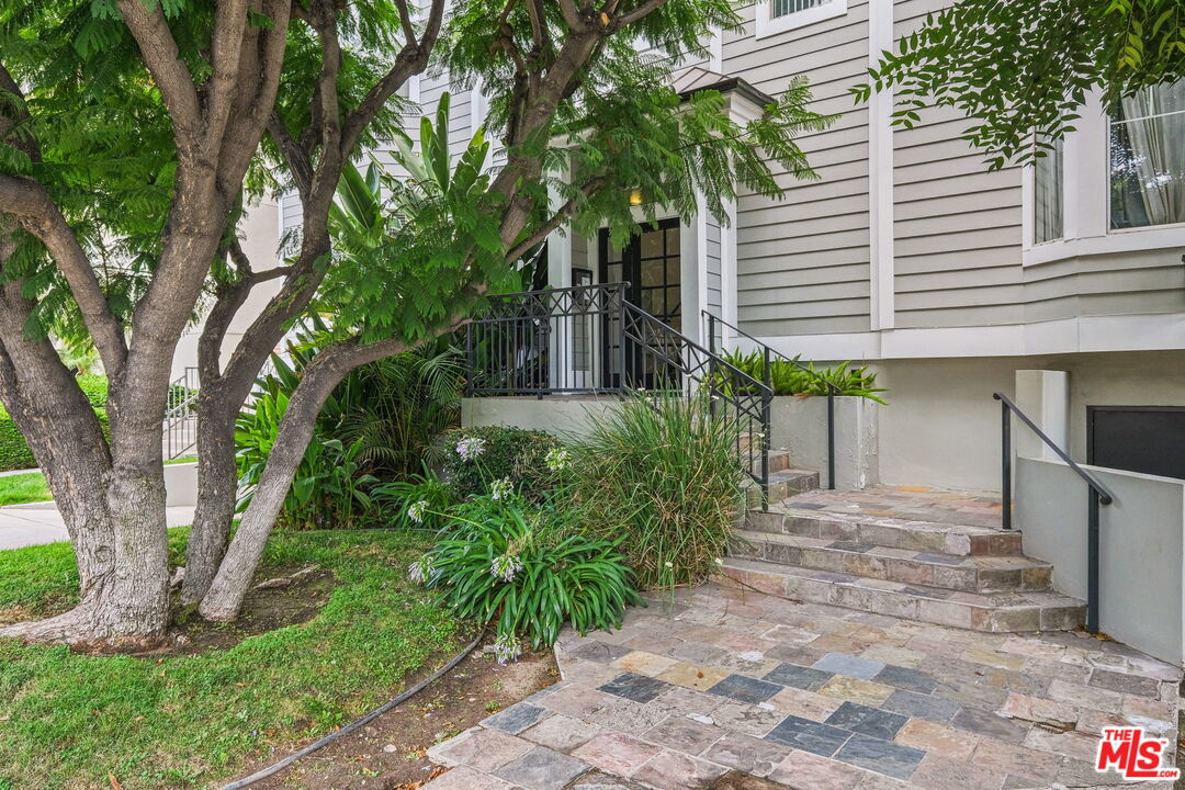 10627 MOORPARK ST Unit: 9