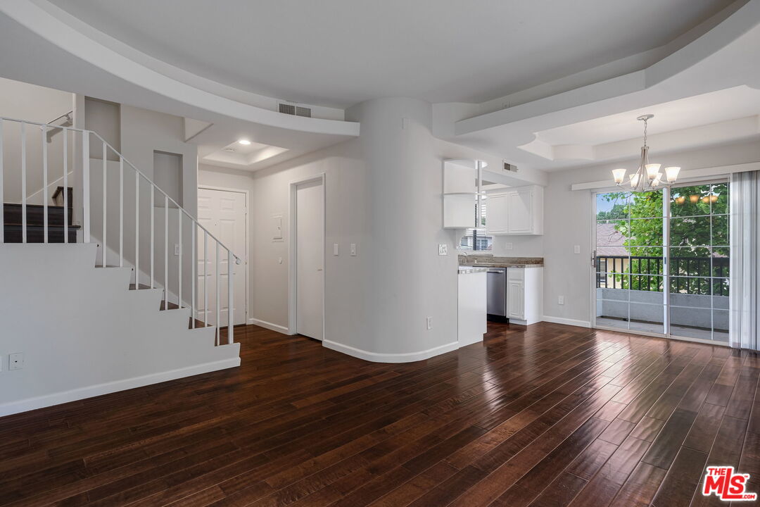 10627 MOORPARK ST Unit: 9