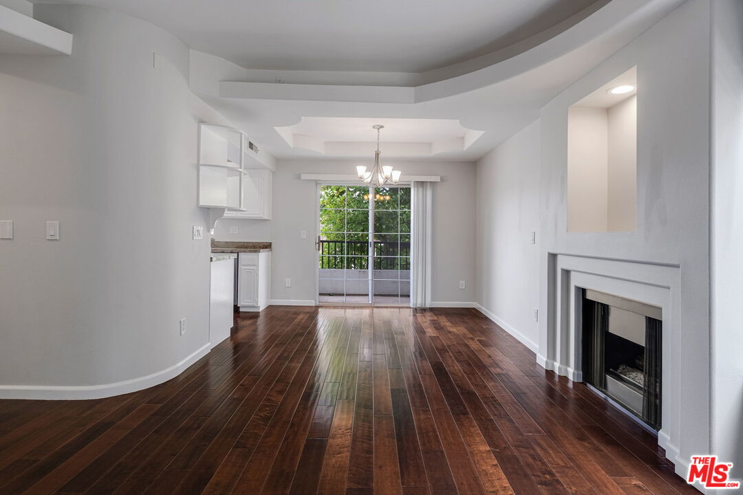 10627 MOORPARK ST Unit: 9