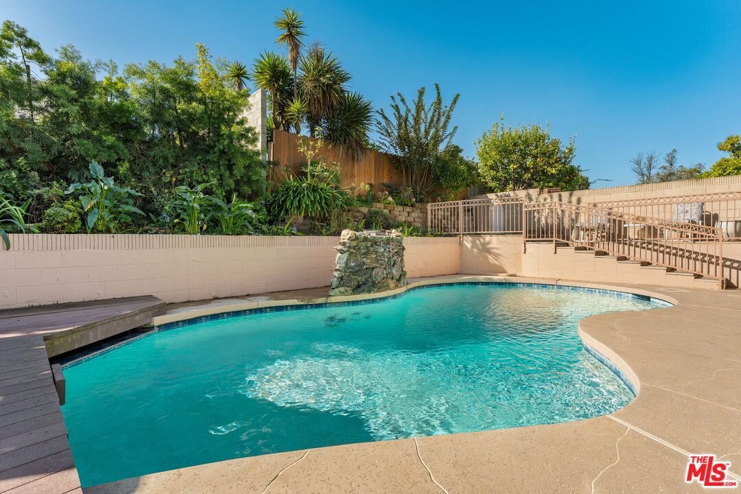 4845 Parkglen Ave