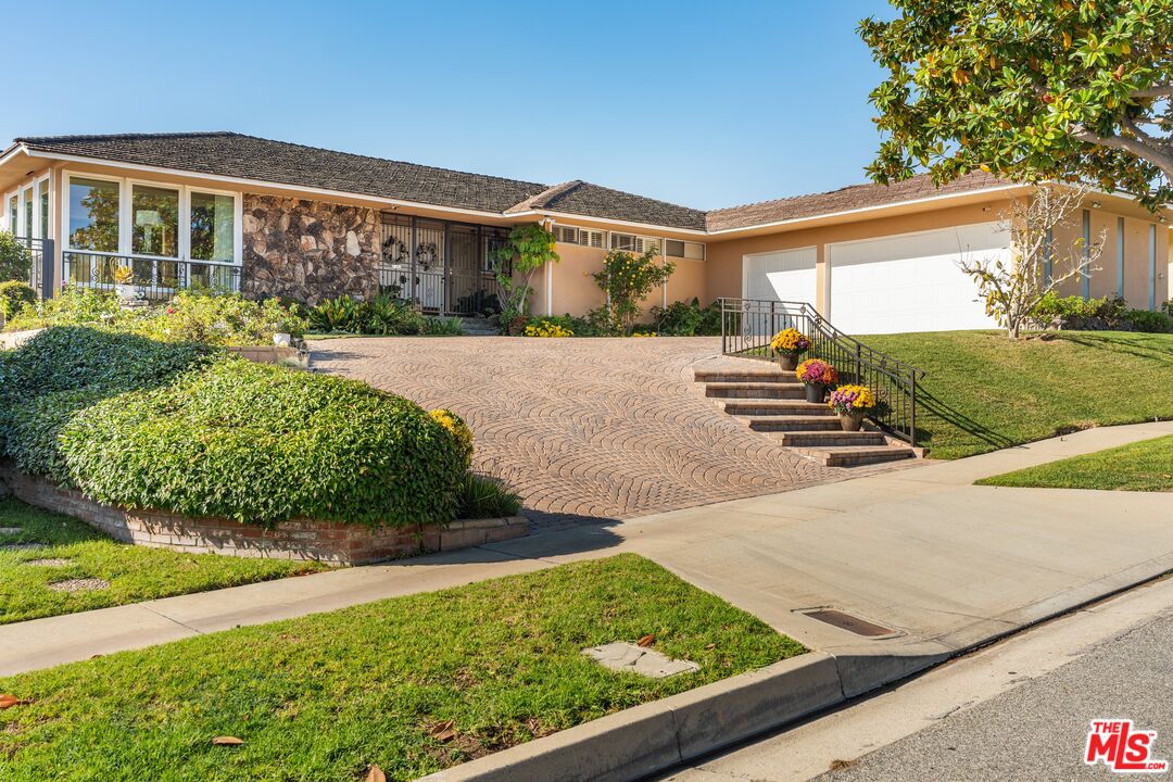 4845 Parkglen Ave
