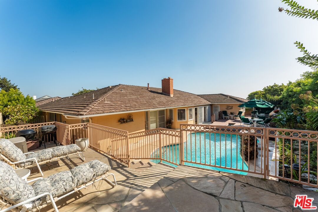 4845 Parkglen Ave