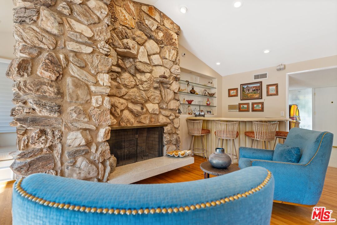 4845 Parkglen Ave