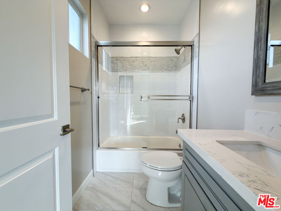 5651 Willowcrest Ave