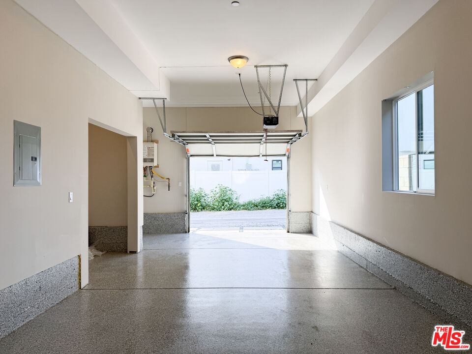 5651 Willowcrest Ave