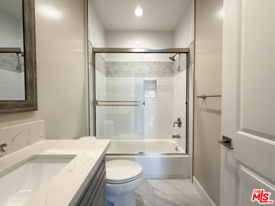 5651 Willowcrest Ave