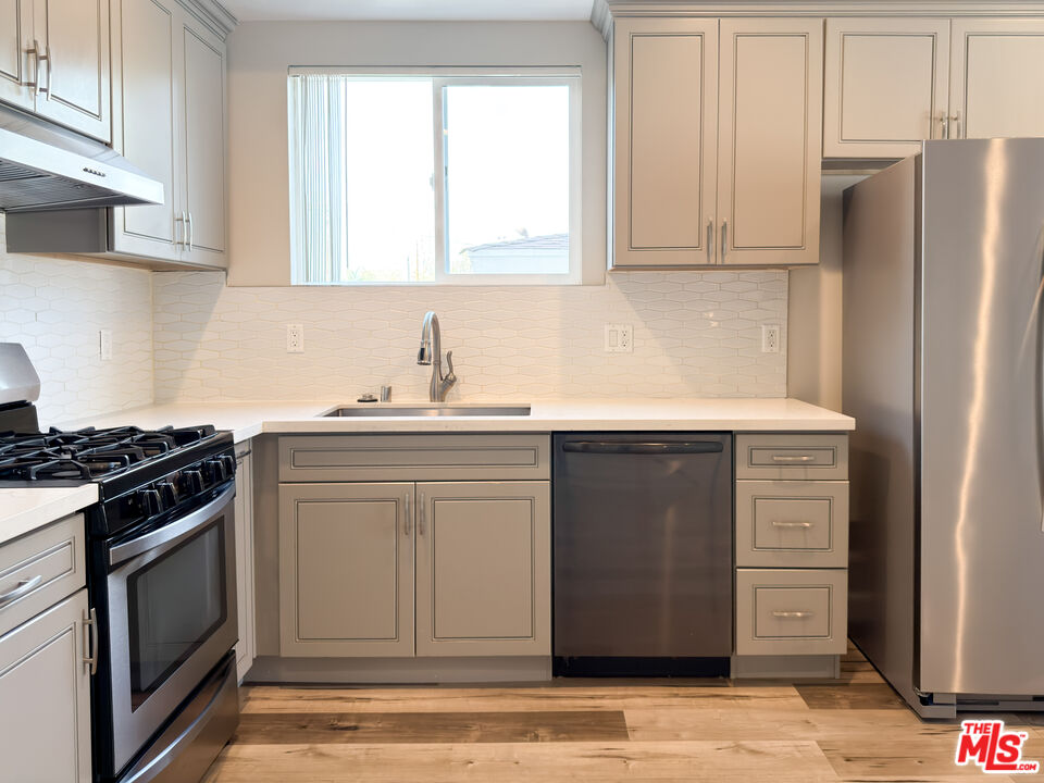 5651 Willowcrest Ave