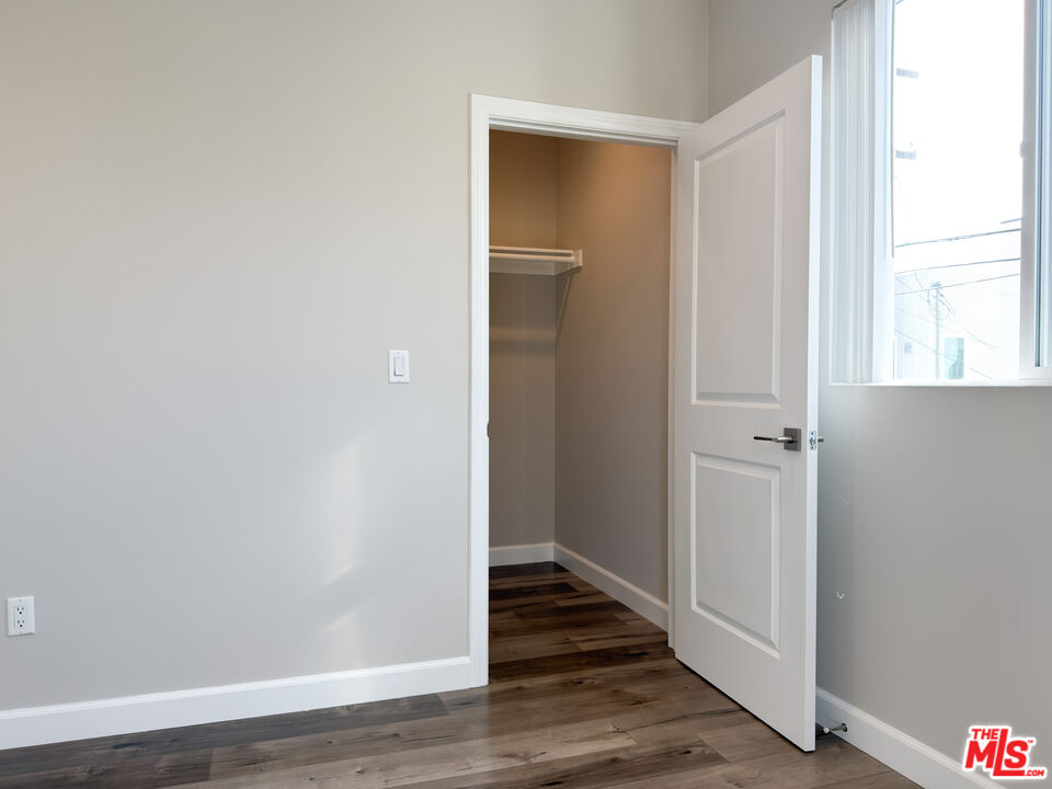 5651 Willowcrest Ave