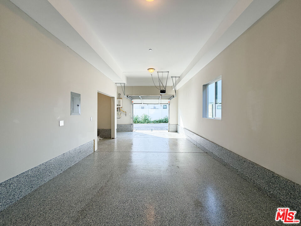 5651 Willowcrest Ave