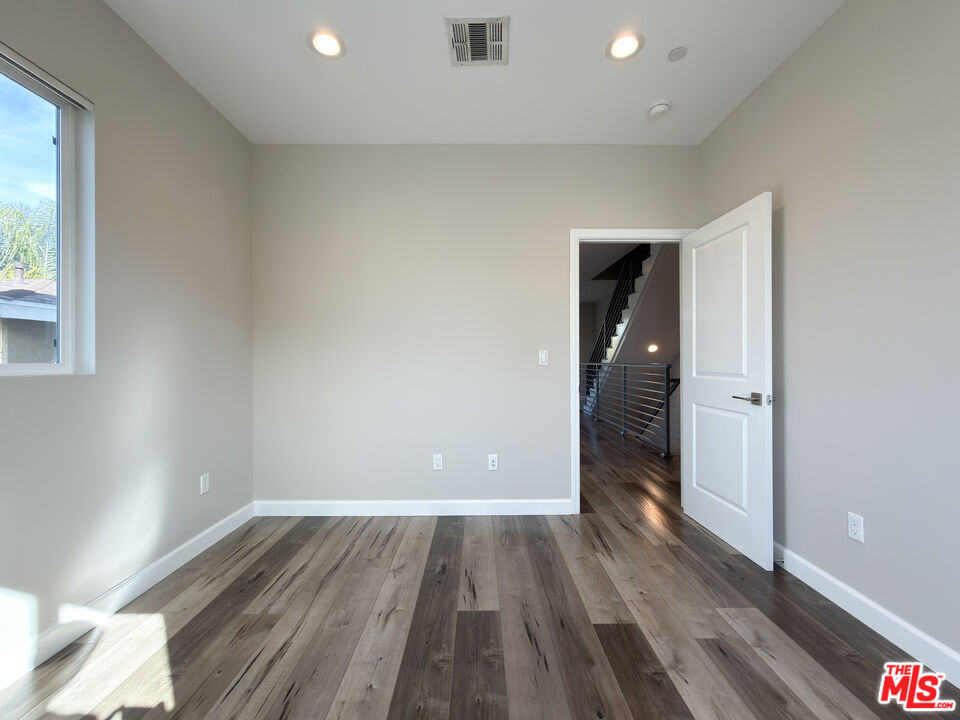 5651 Willowcrest Ave