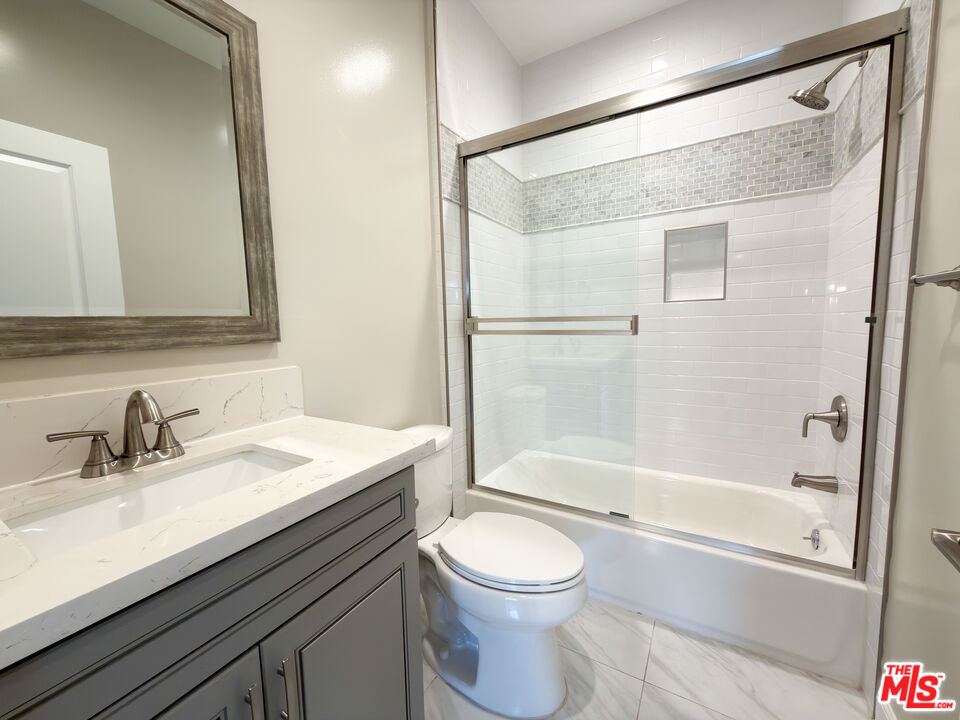 5651 Willowcrest Ave