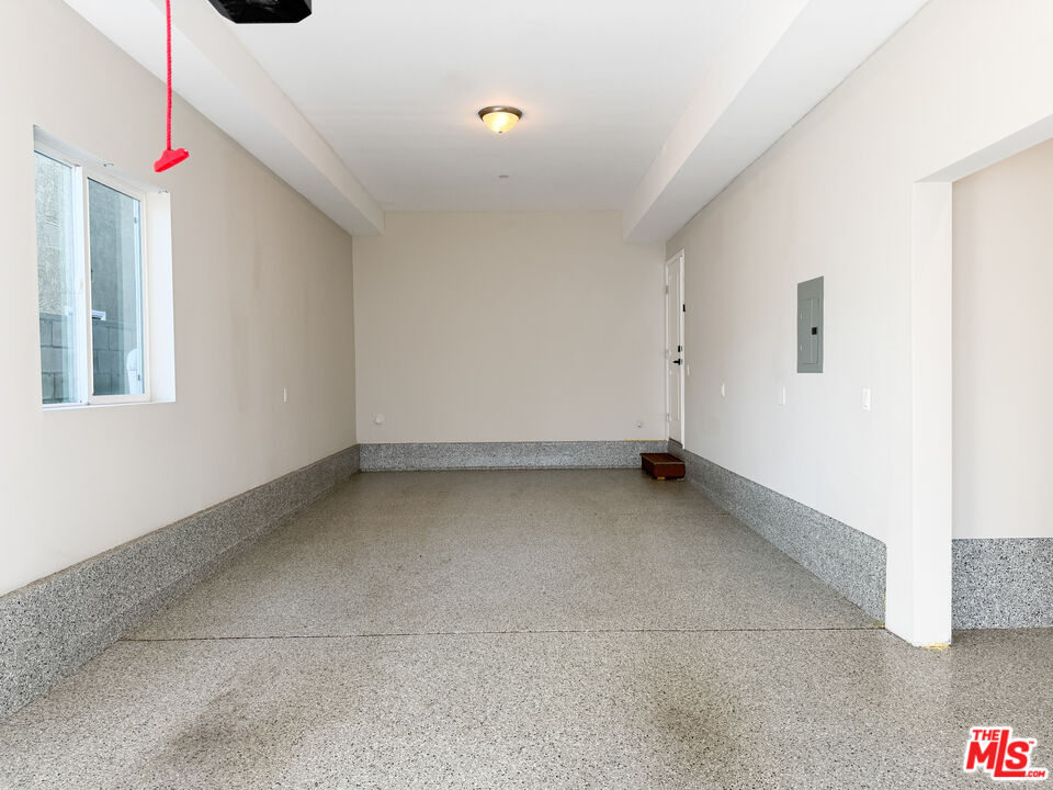 5651 Willowcrest Ave