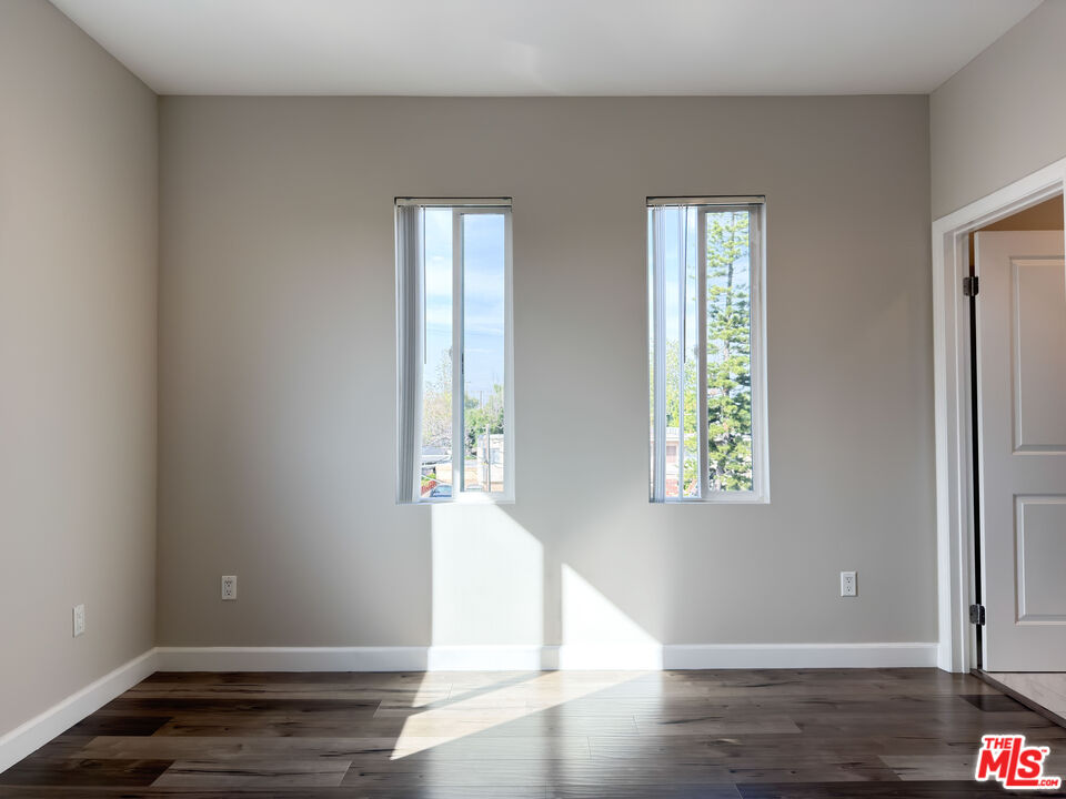 5651 Willowcrest Ave