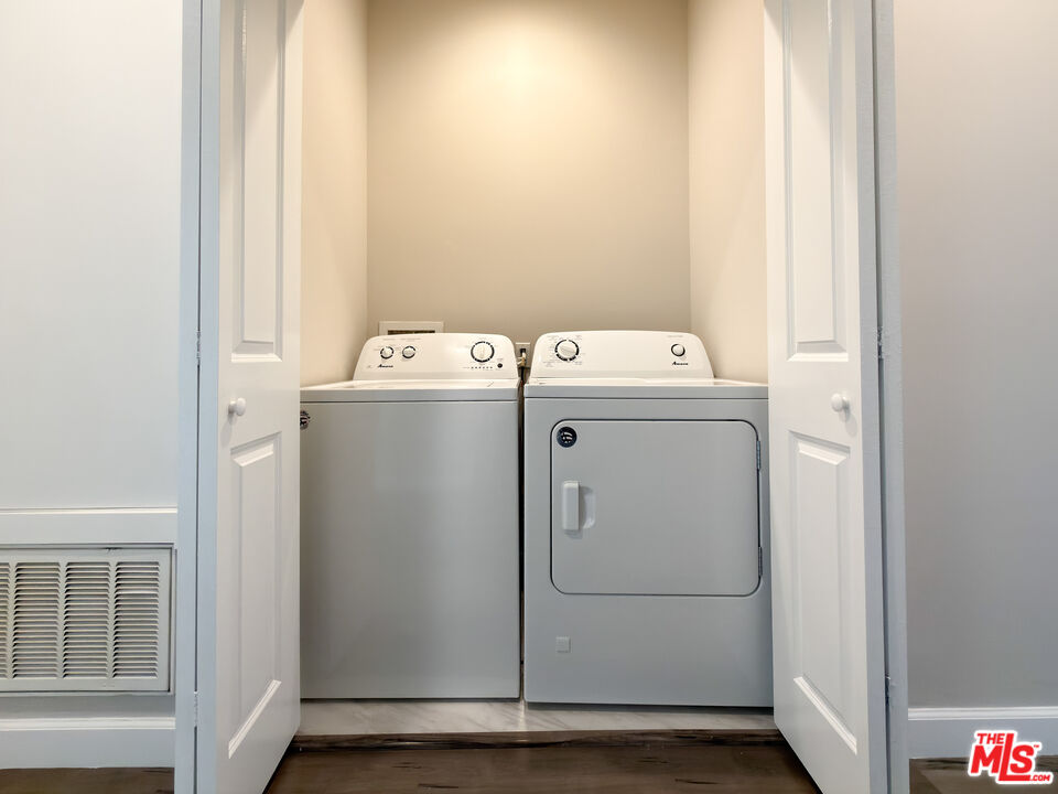 5651 Willowcrest Ave