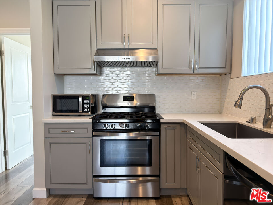 5651 Willowcrest Ave