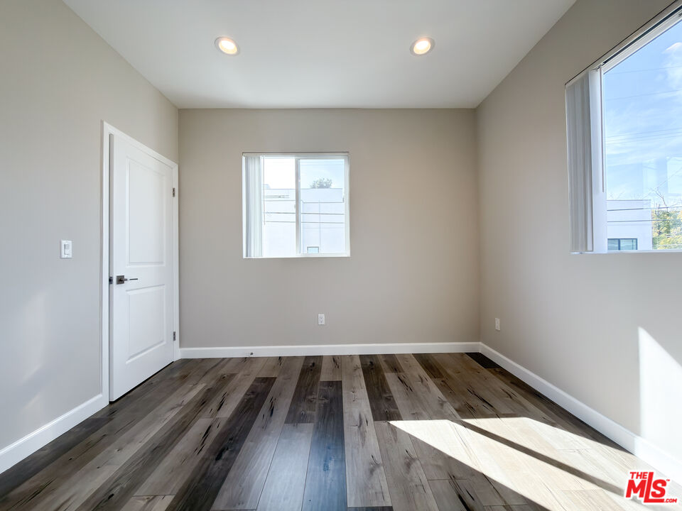 5651 Willowcrest Ave