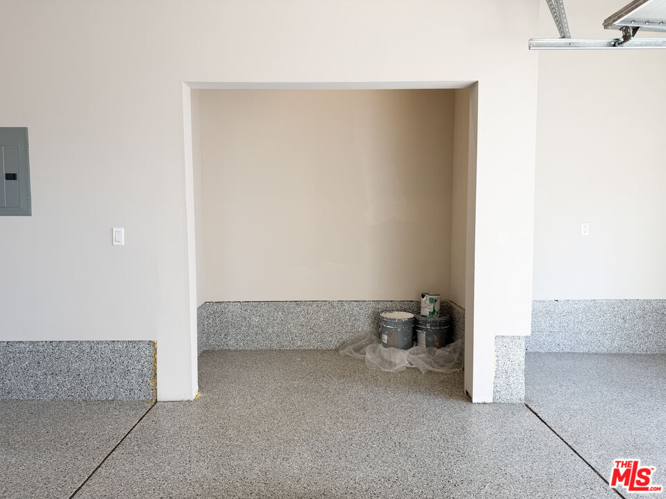 5651 Willowcrest Ave