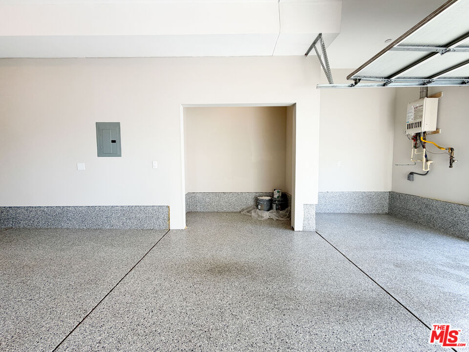 5651 Willowcrest Ave