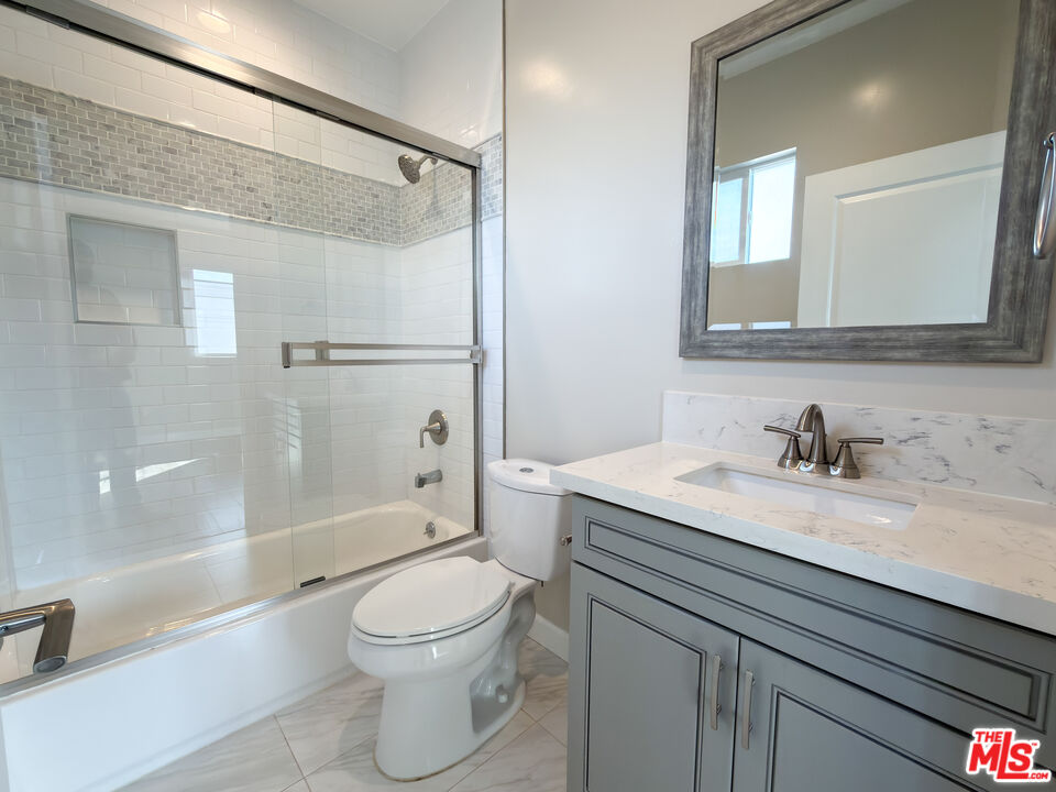 5651 Willowcrest Ave