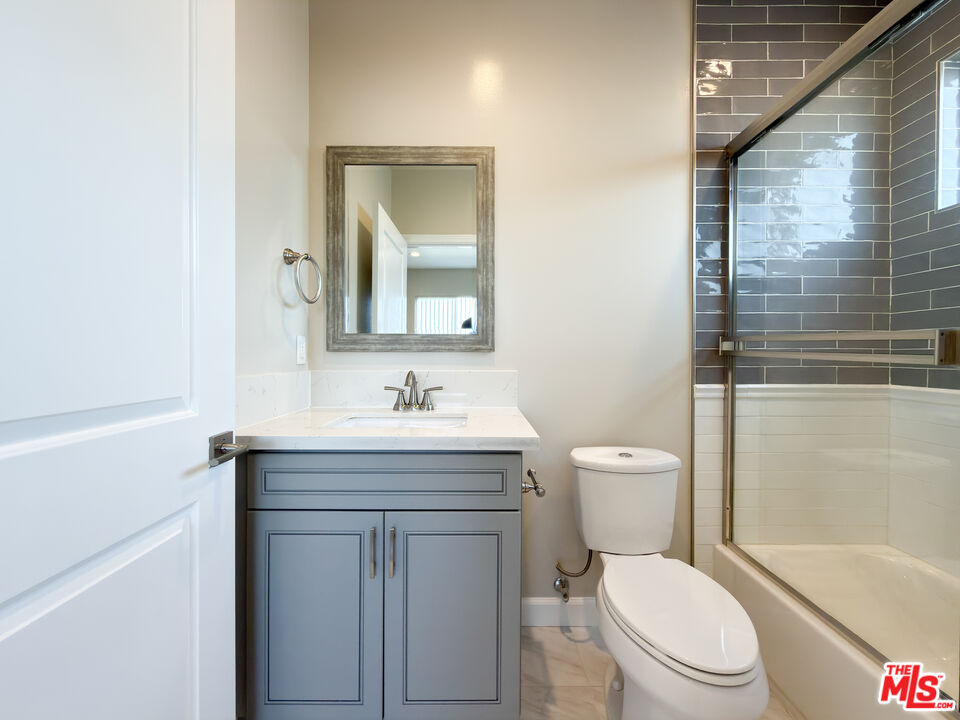 5651 Willowcrest Ave