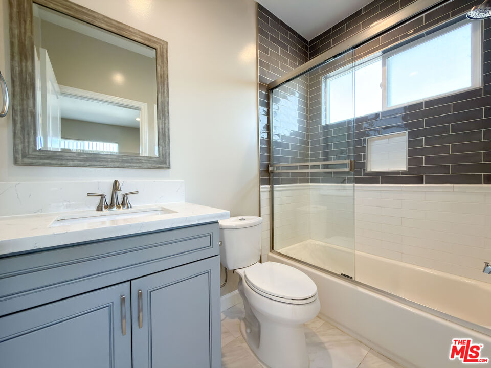 5651 Willowcrest Ave