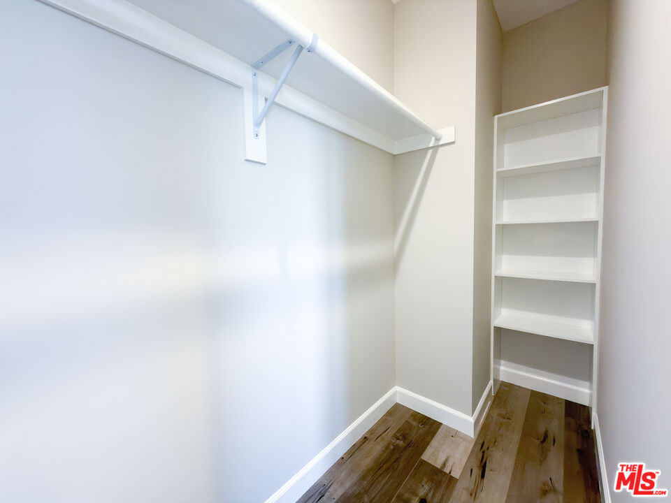 5651 Willowcrest Ave