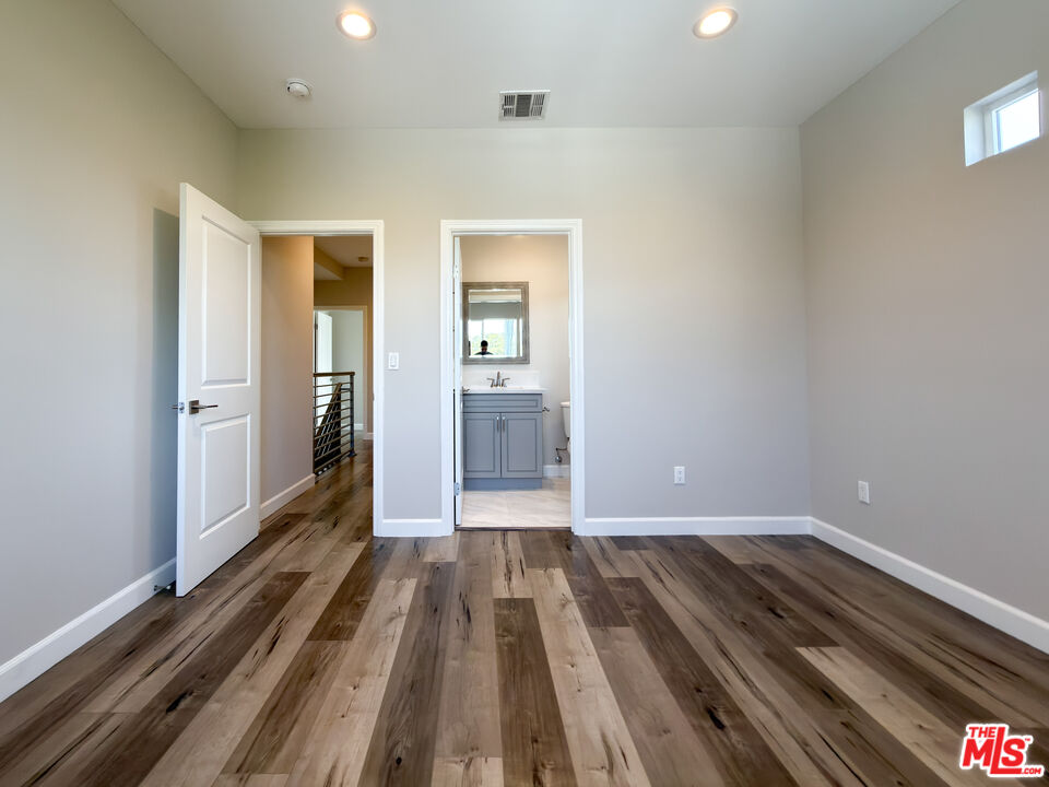 5651 Willowcrest Ave