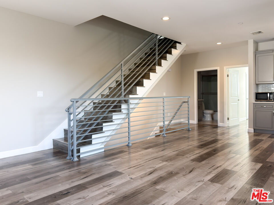 5651 Willowcrest Ave