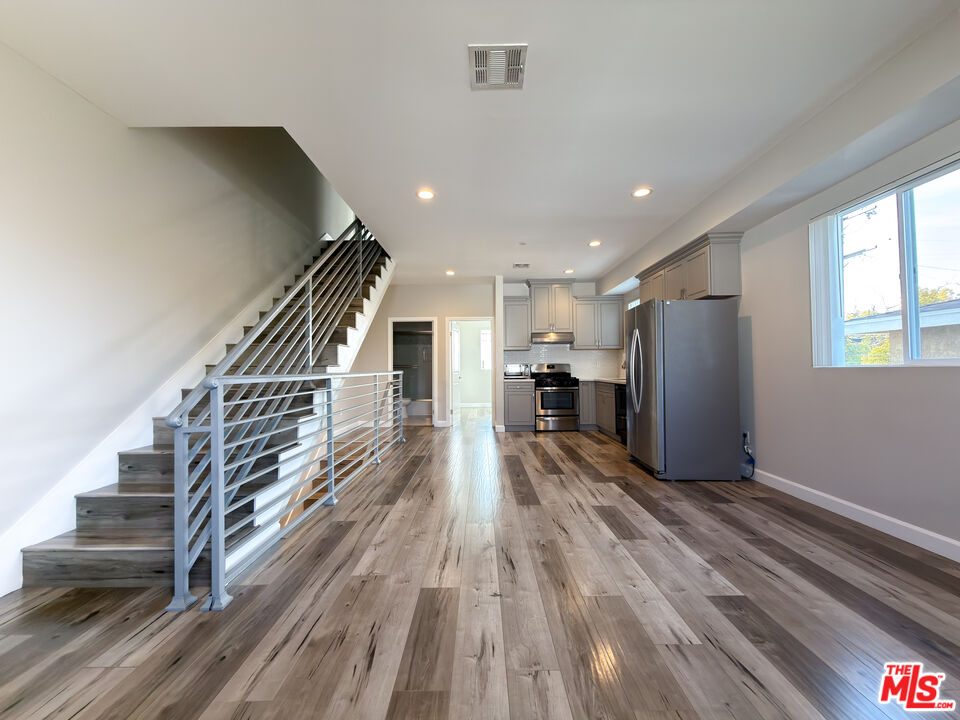 5651 Willowcrest Ave