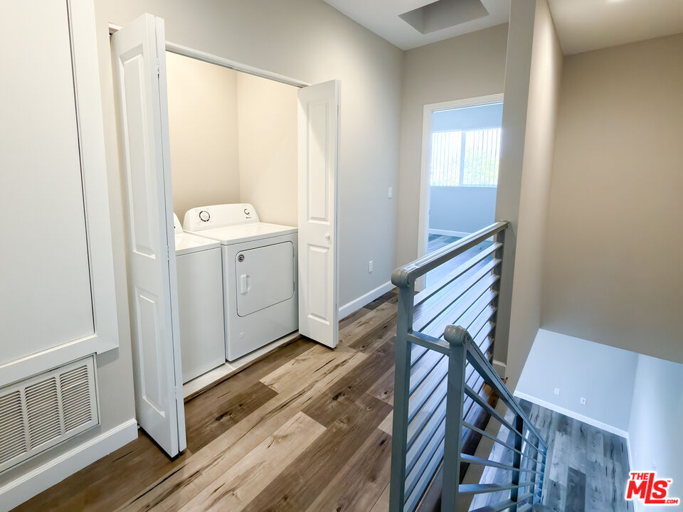 5651 Willowcrest Ave