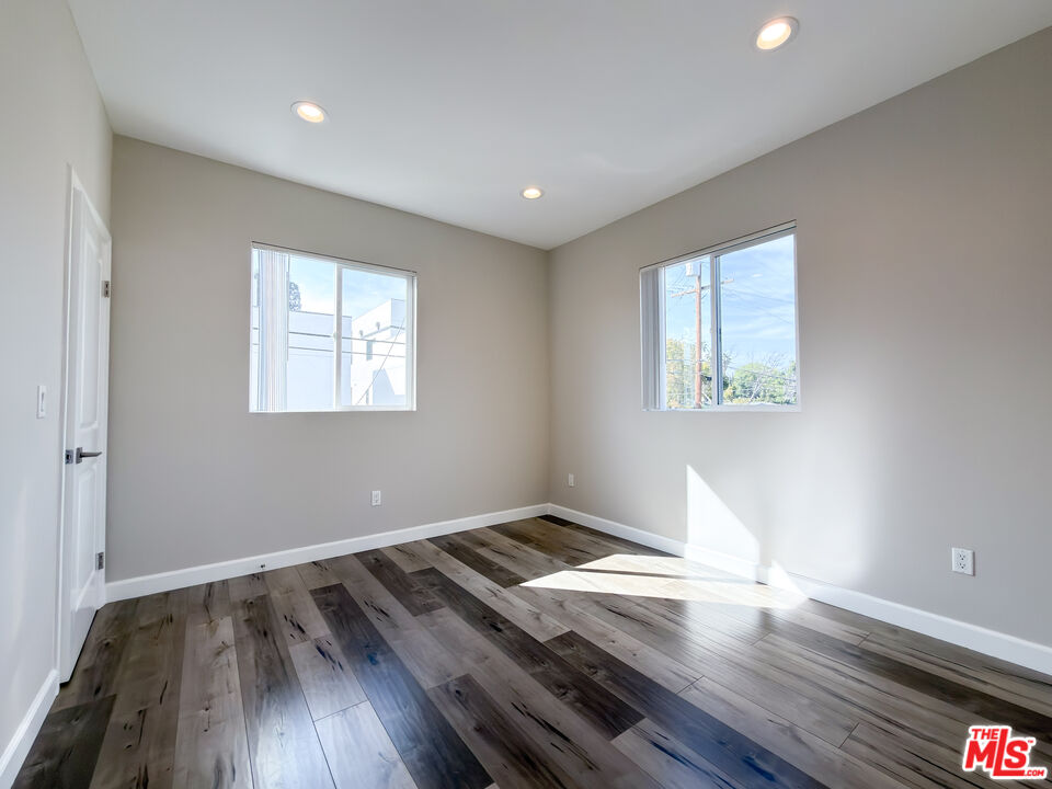 5651 Willowcrest Ave