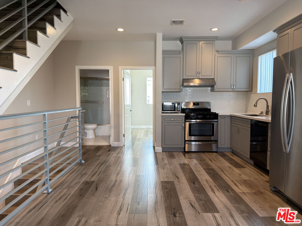 5651 Willowcrest Ave