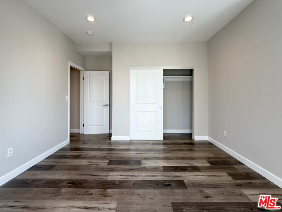 5651 Willowcrest Ave