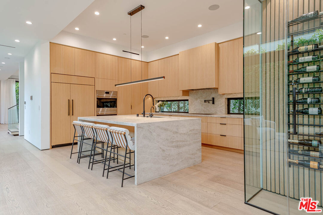 116 S Gretna Green Way