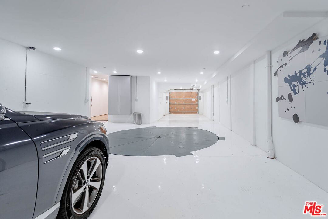 116 S Gretna Green Way