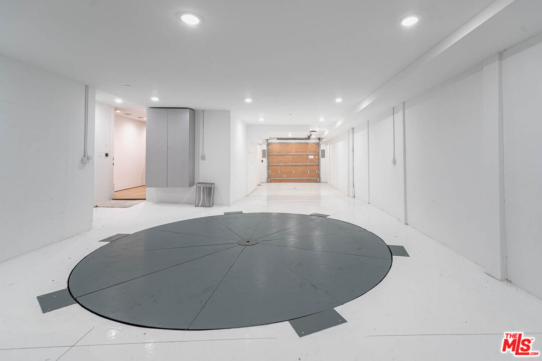 116 S Gretna Green Way